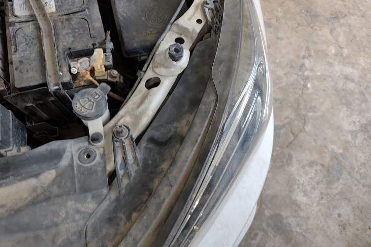 Used Buick Encore 2016 18T Automatic Two-Wheel Drive Urban Fashion Model Engine Bay Left