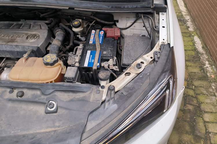 Used Buick Encore 2016 18T Automatic Two-Wheel Drive Urban Leading Edition Engine Bay Left