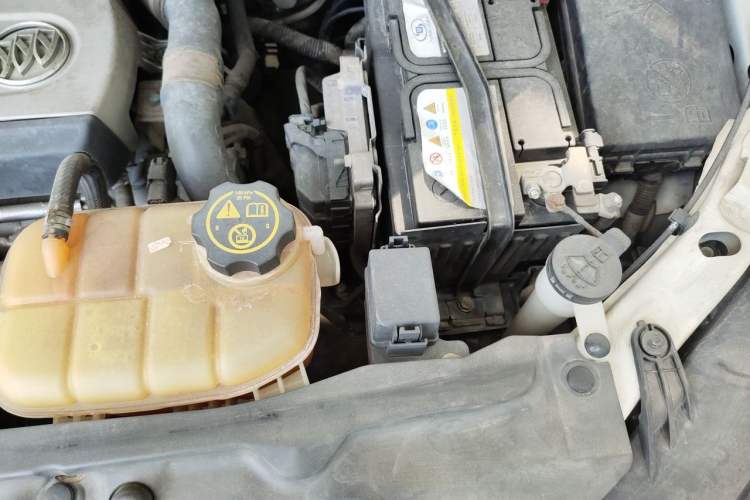 Used Buick Encore 2016 18T Automatic Two-Wheel Drive Urban Fashion Model Engine Bay Left