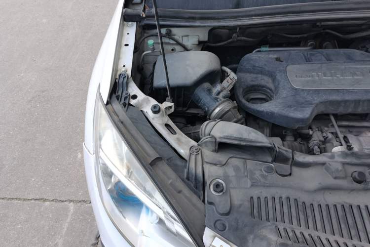Used Buick Encore 2016 18T Automatic Two-Wheel Drive Urban Elite Model Engine Bay Right