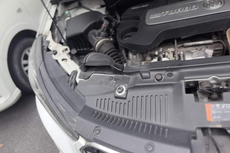 Used Buick Encore 2016 18T Automatic Two-Wheel Drive Urban Leading Edition Engine Bay Right