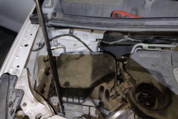 Used Buick Encore 2016 18T Automatic Two-Wheel Drive Urban Leading Edition Engine Bay Right