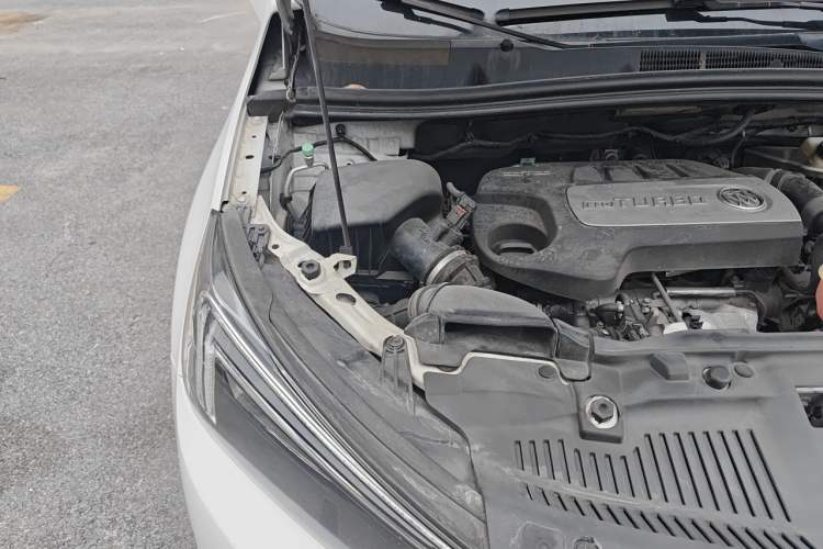 Used Buick Encore 2016 18T Automatic Two-Wheel Drive Urban Leading Edition Engine Bay Right