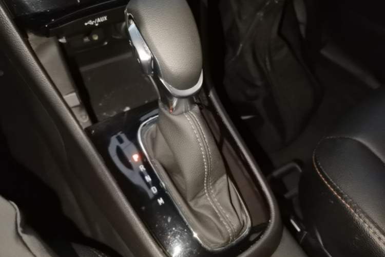 Used Buick Encore 2016 18T Automatic Two-Wheel Drive Urban Fashion Model Gear Lever