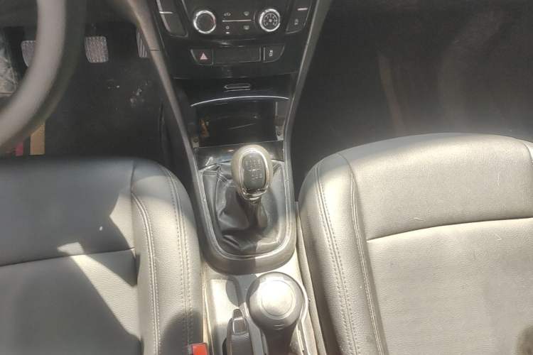 Used Buick Encore 2016 18T Manual Two-Wheel Drive Urban Advanced Model Gear Lever