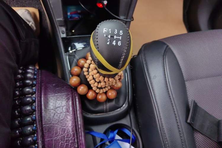 Used Buick Encore 2016 18T Manual Two-Wheel Drive Urban Advanced Model Gear Lever