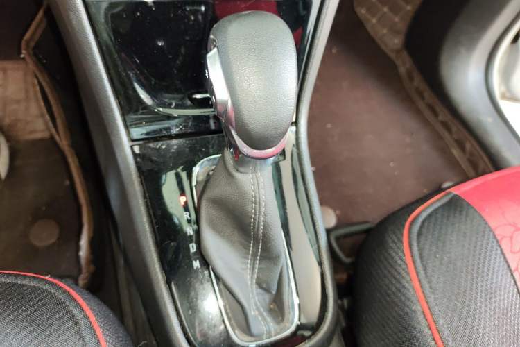 Used Buick Encore 2016 18T Automatic Two-Wheel Drive Urban Fashion Model Gear Lever