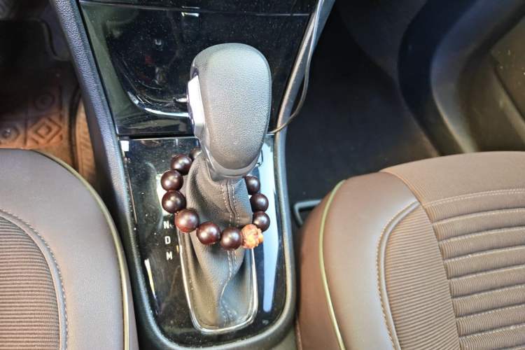 Used Buick Encore 2016 18T Automatic Two-Wheel Drive Urban Leading Edition Gear Lever
