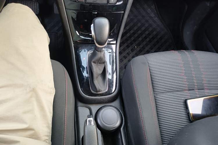 Used Buick Encore 2016 18T Automatic Two-Wheel Drive Urban Leading Edition Gear Lever