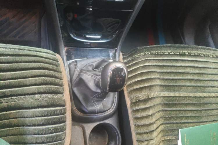 Used Buick Encore 2016 18T Manual Two-Wheel Drive Urban Advanced Model Gear Lever