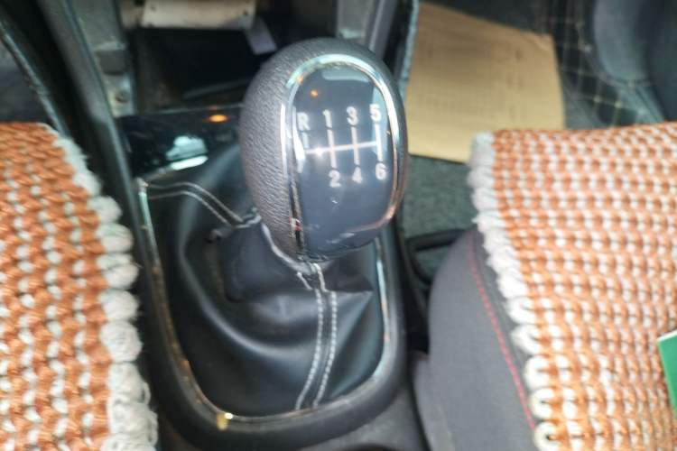 Used Buick Encore 2016 18T Manual Two-Wheel Drive Urban Advanced Model Gear Lever
