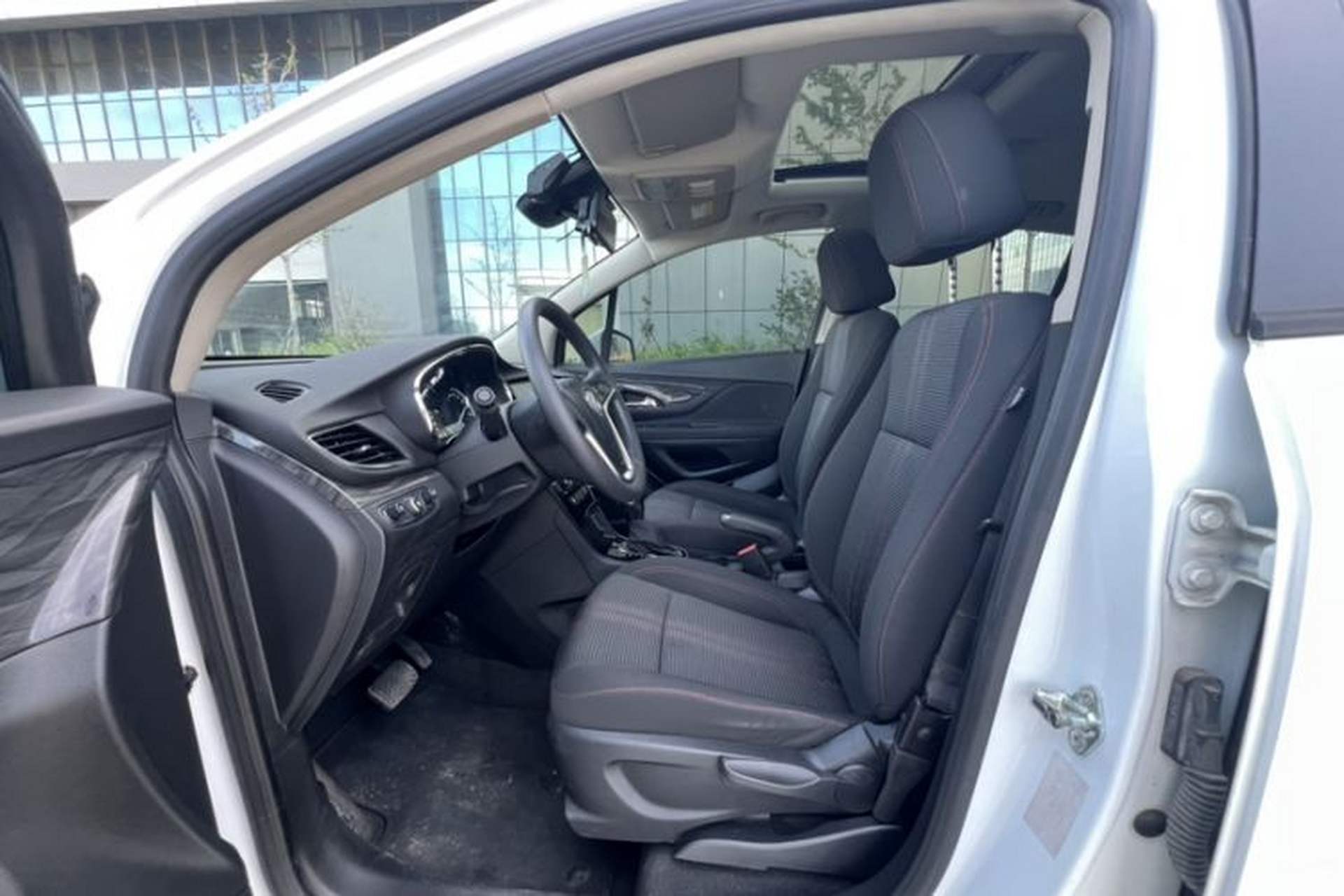 Used Buick Encore 2016 18T Automatic Two-Wheel Drive Urban Leading Edition Interior 2