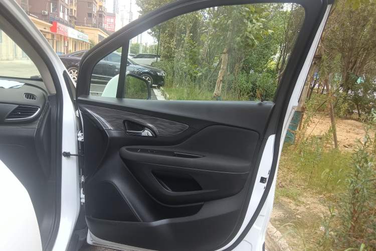 Used Buick Encore 2016 18T Automatic Two-Wheel Drive Urban Leading Edition Interior 3