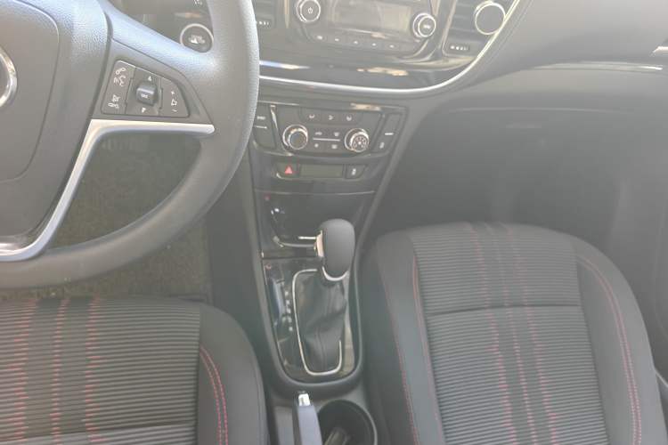 Used Buick Encore 2016 18T Automatic Two-Wheel Drive Urban Fashion Model Interior 3