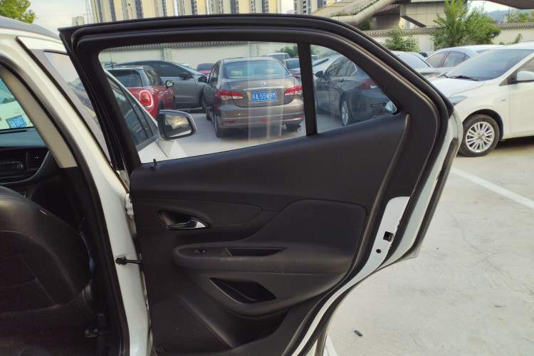 Used Buick Encore 2016 18T Automatic Two-Wheel Drive Urban Leading Edition Interior 6