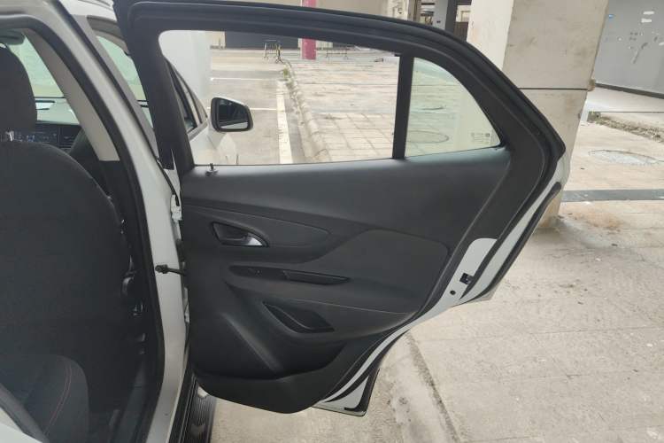 Used Buick Encore 2016 18T Automatic Two-Wheel Drive Urban Leading Edition Interior 6