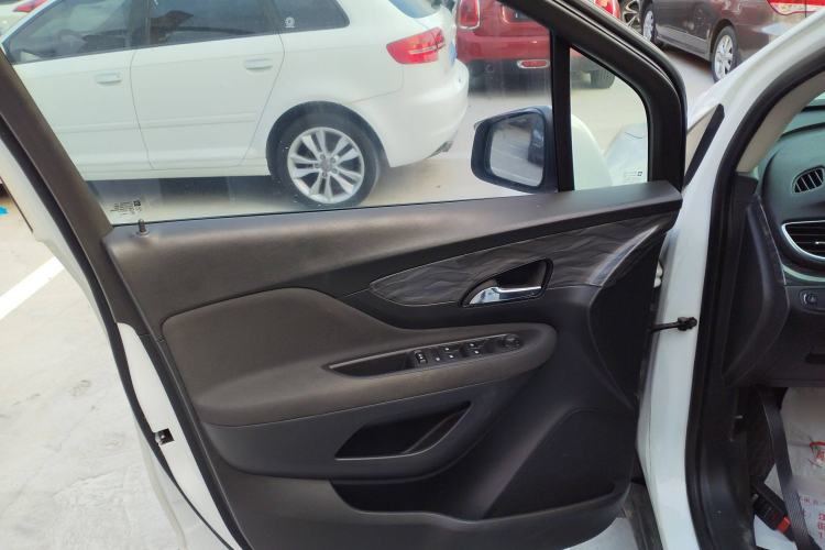 Used Buick Encore 2016 18T Automatic Two-Wheel Drive Urban Leading Edition Interior 7