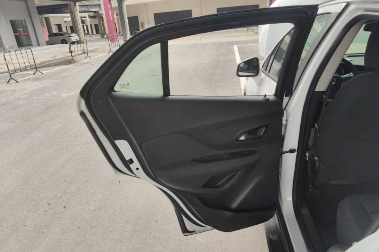 Used Buick Encore 2016 18T Automatic Two-Wheel Drive Urban Leading Edition Interior 8