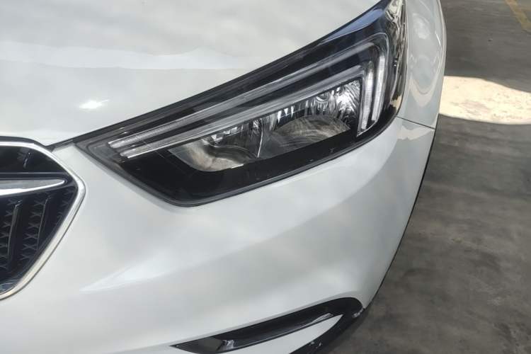 Used Buick Encore 2016 18T Manual Two-Wheel Drive Urban Advanced Model Left Front Headlight