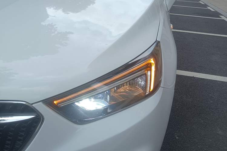 Used Buick Encore 2016 18T Automatic Two-Wheel Drive Urban Leading Edition Left Front Headlight