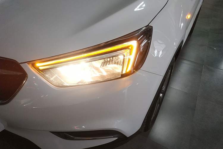 Used Buick Encore 2016 18T Automatic Two-Wheel Drive Urban Leading Edition Left Front Headlight