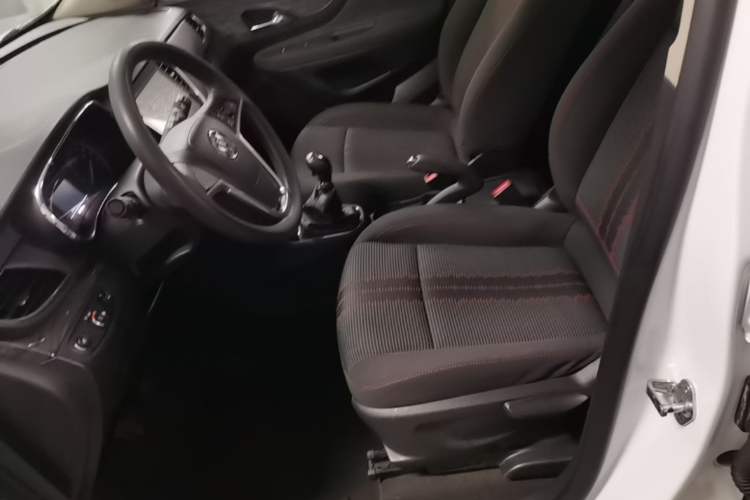 Used Buick Encore 2016 18T Manual Two-Wheel Drive Urban Advanced Model Left Front Seat