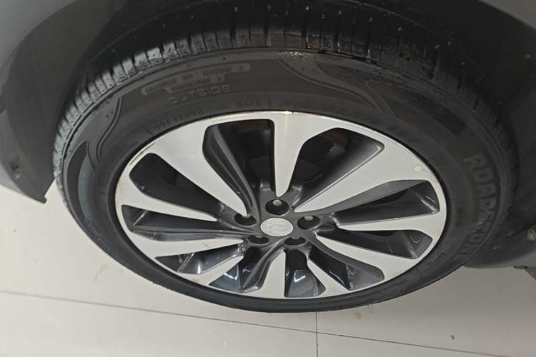 Used Buick Encore 2016 18T Automatic Two-Wheel Drive Urban Elite Model Left Front Wheel Hub