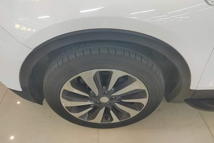Used Buick Encore 2016 18T Automatic Two-Wheel Drive Urban Elite Model Left Front Wheel Hub