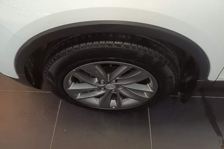 Used Buick Encore 2016 18T Automatic Two-Wheel Drive Urban Leading Edition Left Front Wheel Hub
