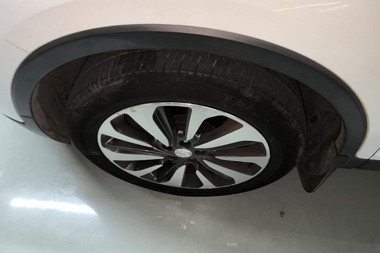 Used Buick Encore 2016 18T Automatic Two-Wheel Drive Urban Elite Model Left Front Wheel Hub