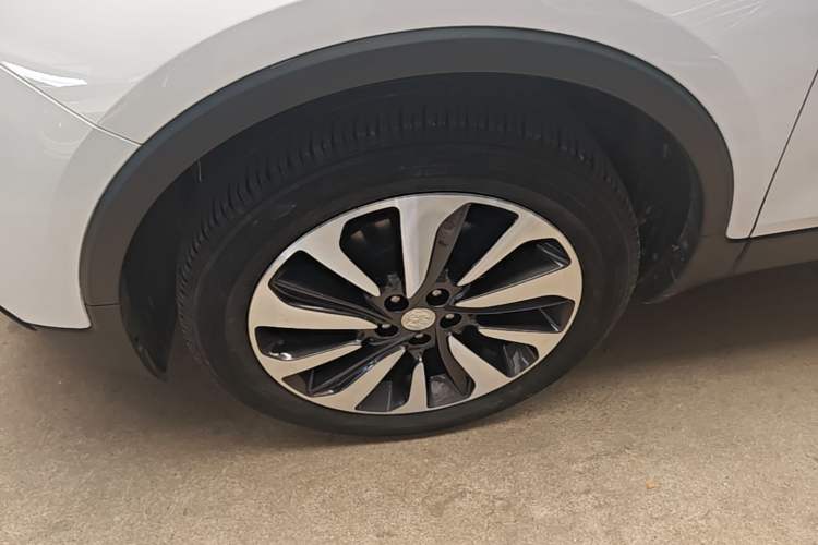 Used Buick Encore 2016 18T Automatic Two-Wheel Drive Urban Elite Model Left Front Wheel Hub