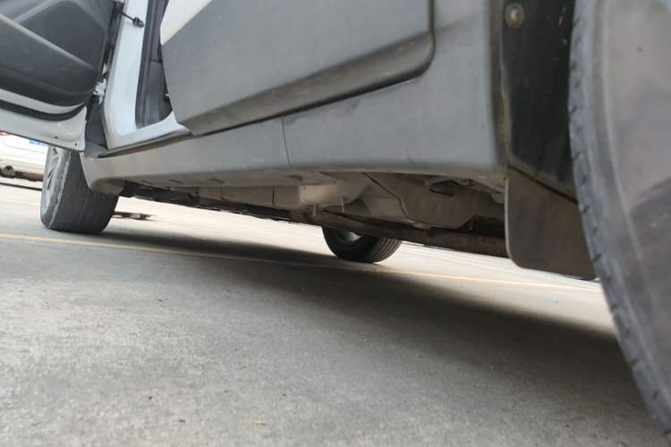 Used Buick Encore 2016 18T Automatic Two-Wheel Drive Urban Leading Edition Left Side Sill