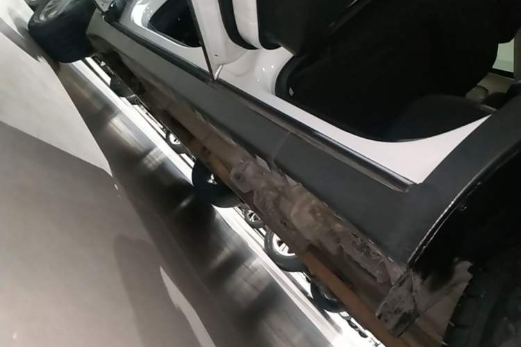 Used Buick Encore 2016 18T Automatic Two-Wheel Drive Urban Leading Edition Left Side Sill