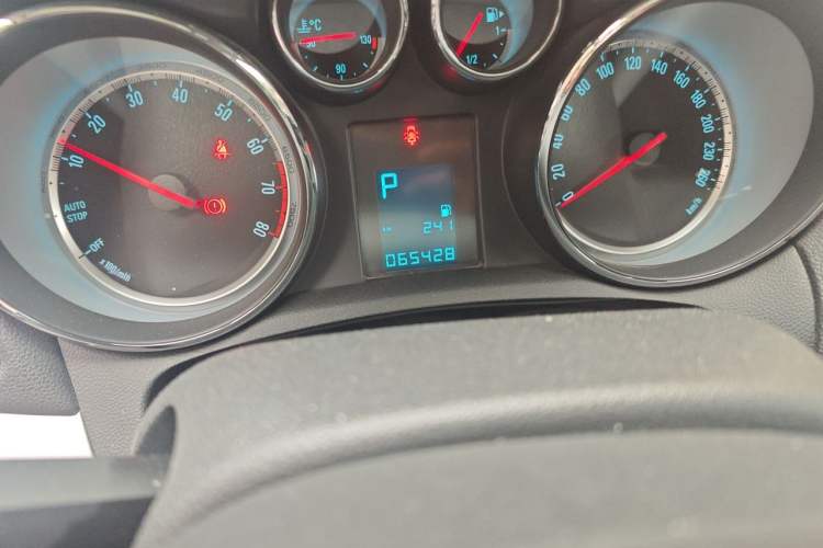 Used Buick Encore 2016 18T Automatic Two-Wheel Drive Urban Leading Edition Odometer Close Up