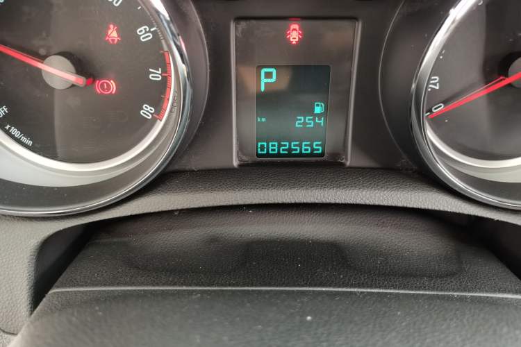 Used Buick Encore 2016 18T Automatic Two-Wheel Drive Urban Elite Model Odometer Close Up