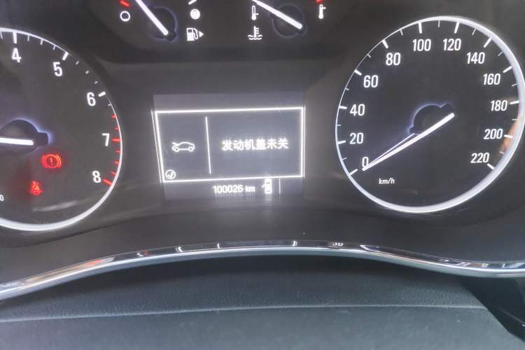 Used Buick Encore 2016 18T Manual Two-Wheel Drive Urban Advanced Model Odometer Close Up