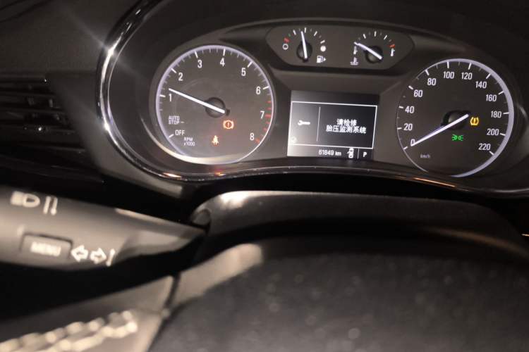 Used Buick Encore 2016 18T Automatic Two-Wheel Drive Urban Elite Model Odometer Close Up