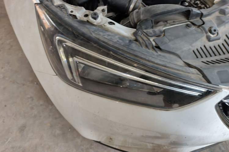 Used Buick Encore 2016 18T Automatic Two-Wheel Drive Urban Fashion Model Right Front Headlight