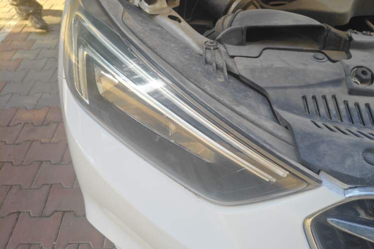Used Buick Encore 2016 18T Manual Two-Wheel Drive Urban Advanced Model Right Front Headlight