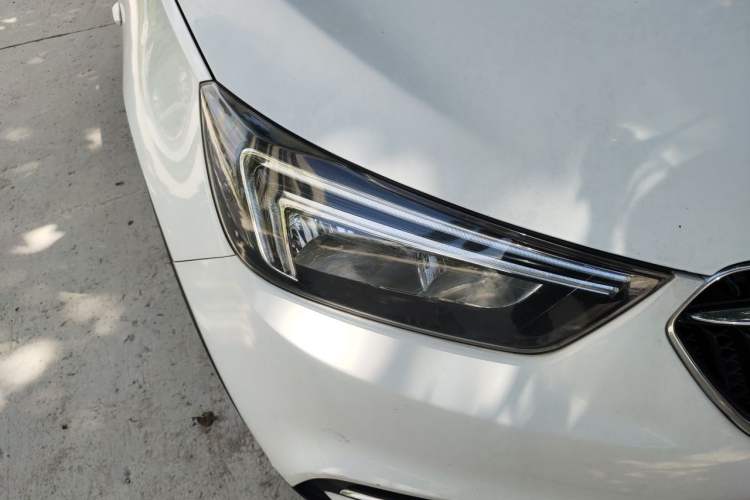 Used Buick Encore 2016 18T Automatic Two-Wheel Drive Urban Fashion Model Right Front Headlight