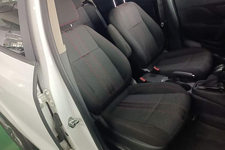 Used Buick Encore 2016 18T Automatic Two-Wheel Drive Urban Leading Edition Right Front Seat
