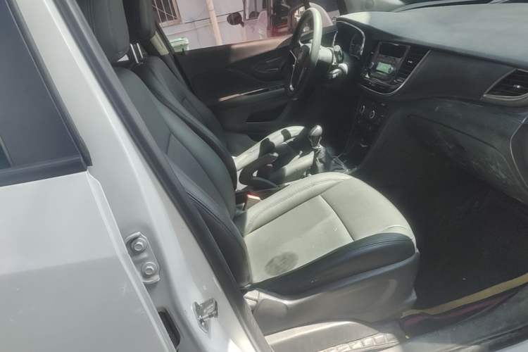 Used Buick Encore 2016 18T Manual Two-Wheel Drive Urban Advanced Model Right Front Seat