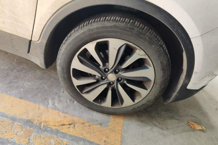 Used Buick Encore 2016 18T Automatic Two-Wheel Drive Urban Elite Model Right Front Wheel Hub