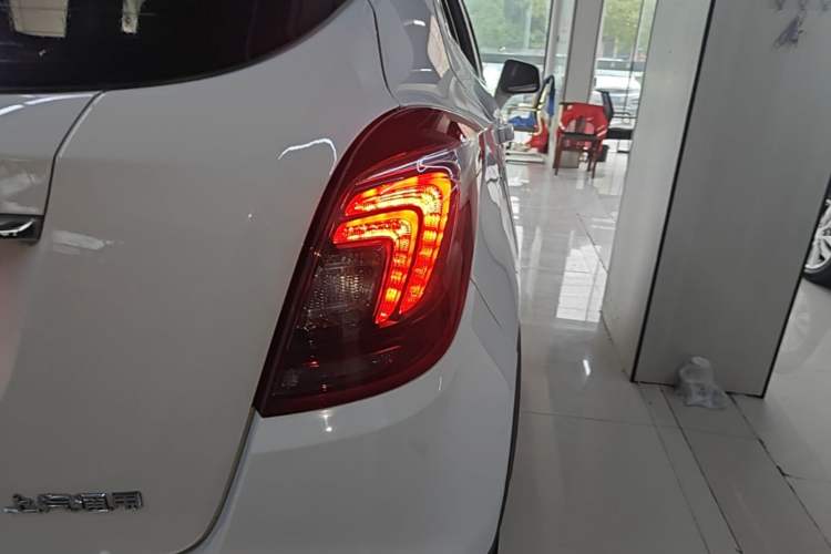 Used Buick Encore 2016 18T Automatic Two-Wheel Drive Urban Elite Model Right Rear Taillight