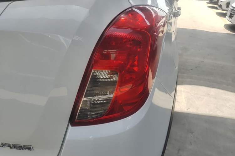 Used Buick Encore 2016 18T Manual Two-Wheel Drive Urban Advanced Model Right Rear Taillight