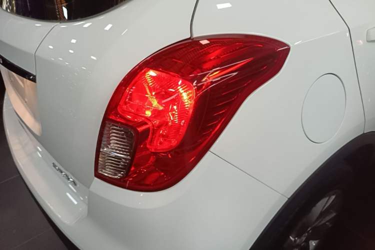 Used Buick Encore 2016 18T Automatic Two-Wheel Drive Urban Leading Edition Right Rear Taillight
