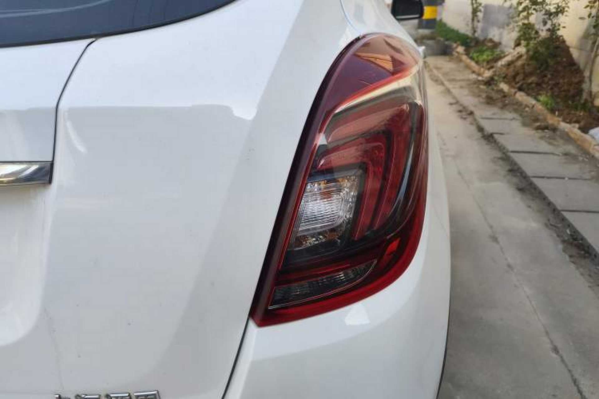 Used Buick Encore 2016 18T Automatic All-Wheel-Drive Flagship Model Right Rear Taillight