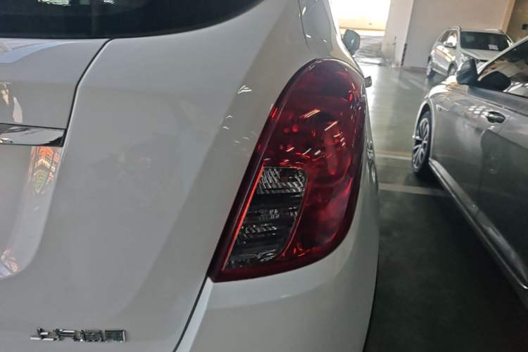 Used Buick Encore 2016 18T Automatic Two-Wheel Drive Urban Leading Edition Right Rear Taillight