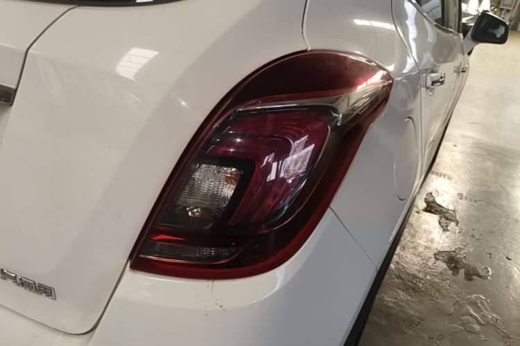 Used Buick Encore 2016 18T Automatic Two-Wheel Drive Urban Elite Model Right Rear Taillight