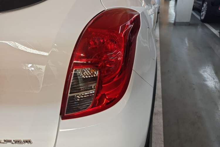 Used Buick Encore 2016 18T Automatic Two-Wheel Drive Urban Leading Edition Right Rear Taillight